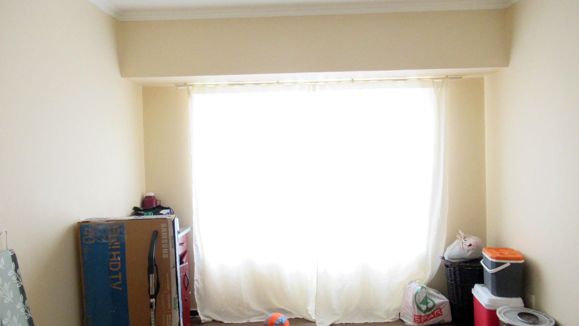 Bed Room 1 - 14 square meters of property in Mooinooi