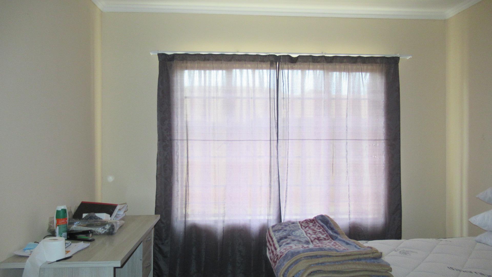 Bed Room 2 - 14 square meters of property in Mooinooi