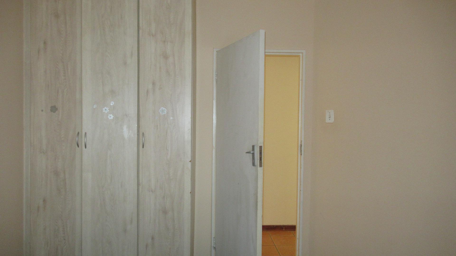 Bed Room 2 - 14 square meters of property in Mooinooi