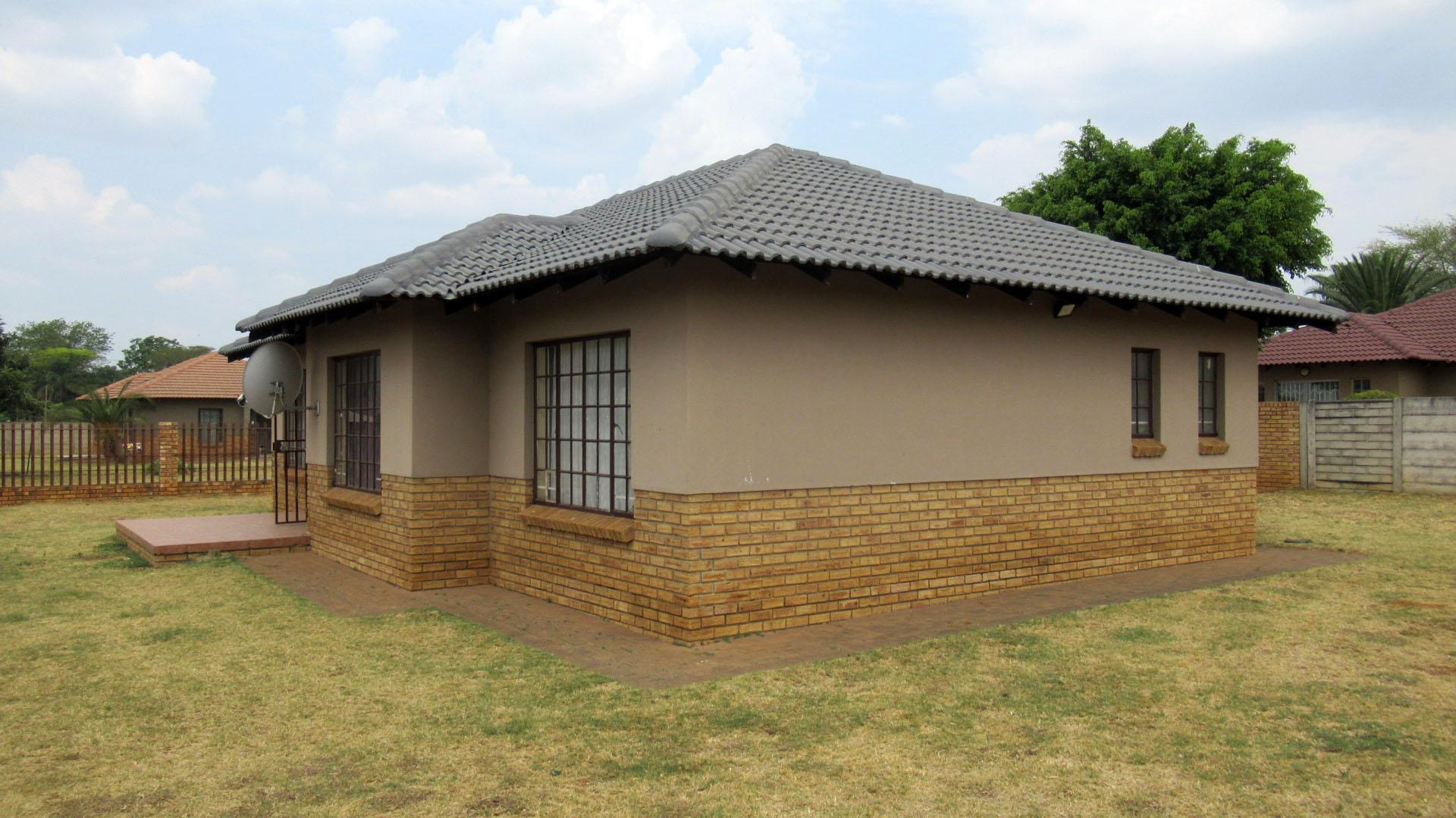 Backyard of property in Mooinooi