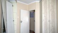 Bed Room 1 - 14 square meters of property in Mooinooi