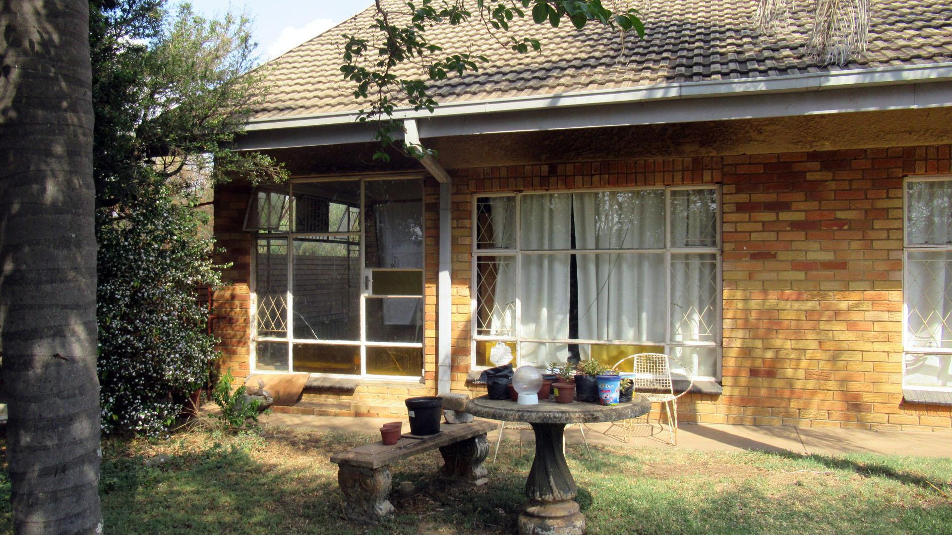 Front View of property in Farm Haakdoornboom