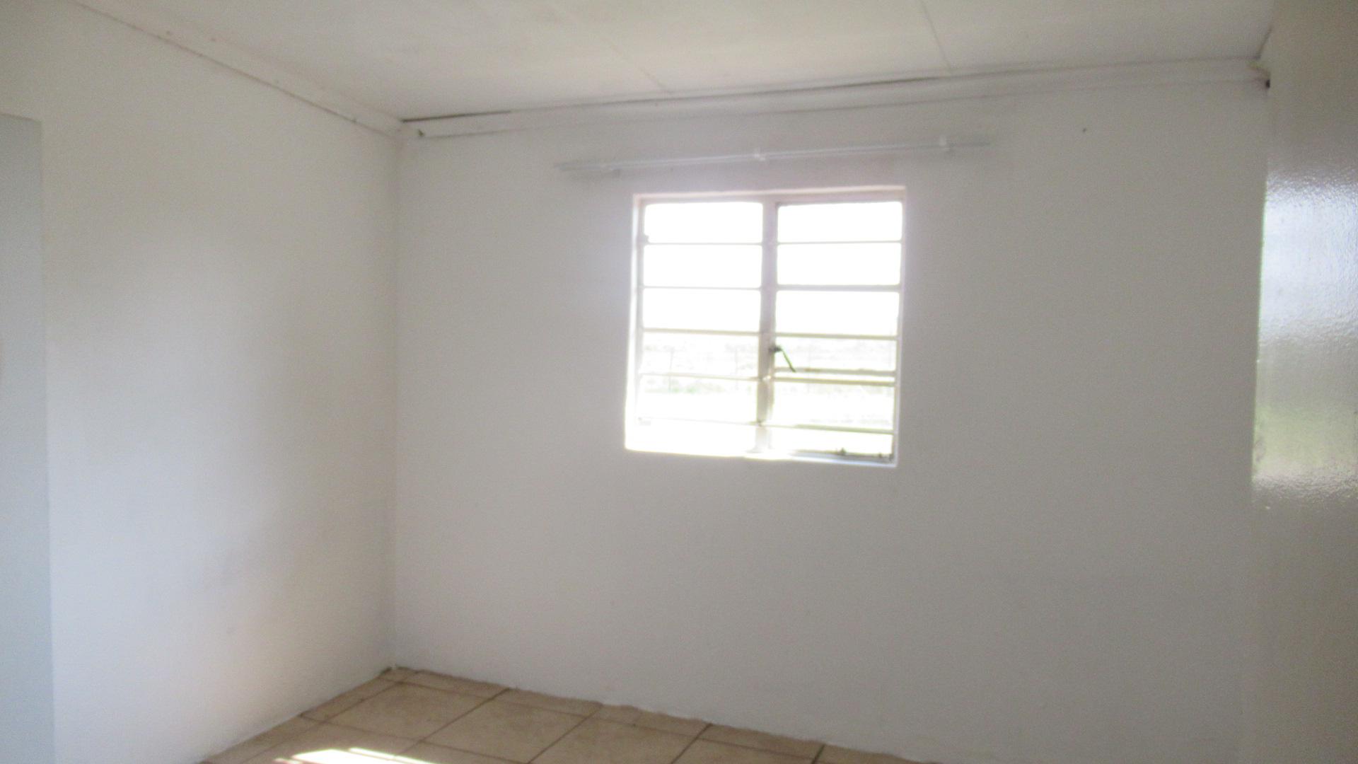 Bed Room 5+ - 75 square meters of property in Farm Haakdoornboom