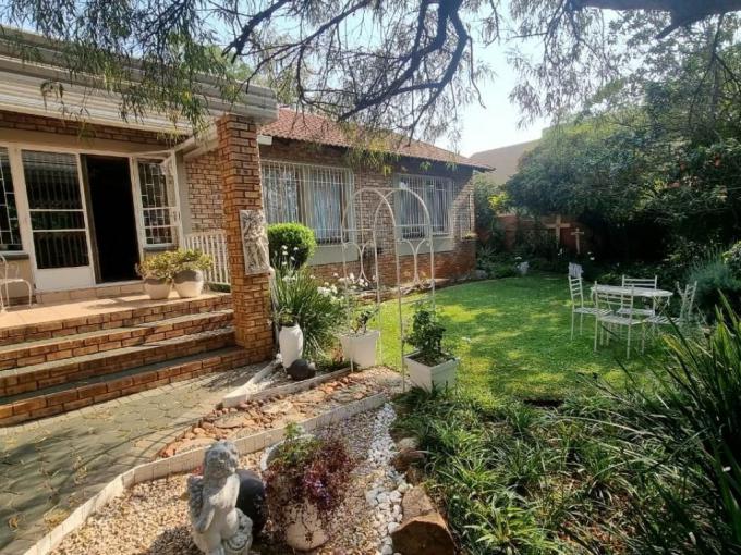 3 Bedroom Simplex for Sale For Sale in Boschdal - MR535315
