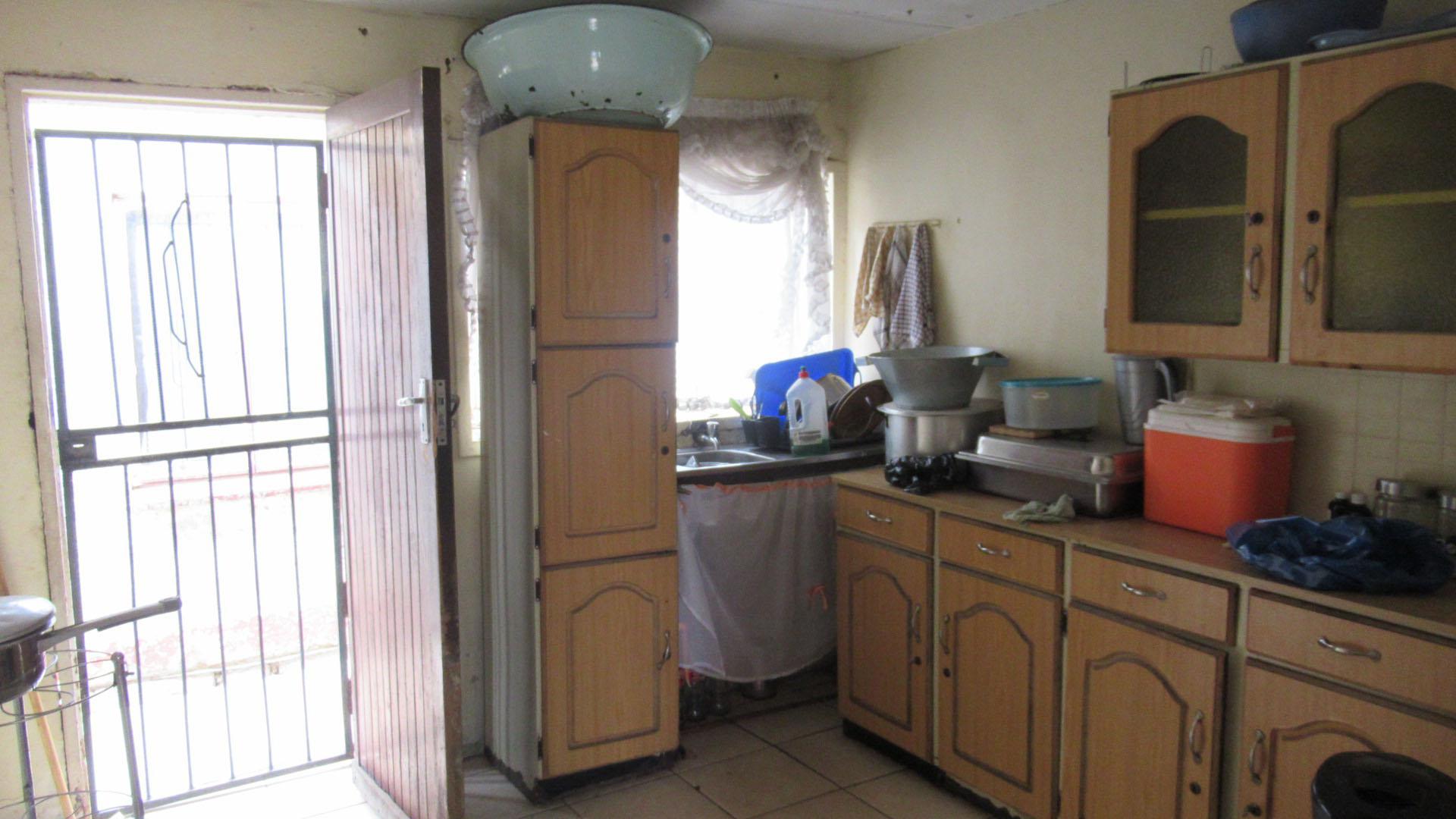 Kitchen - 11 square meters of property in Tembisa