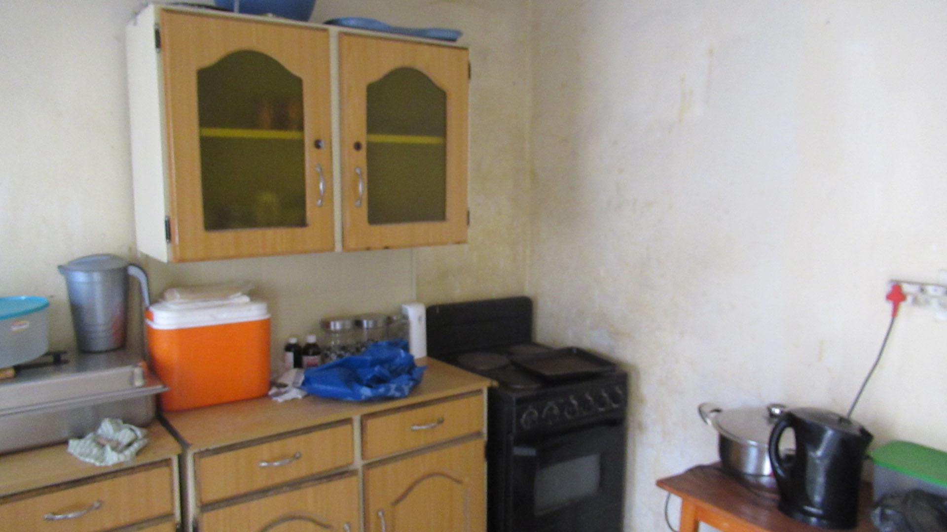 Kitchen - 11 square meters of property in Tembisa