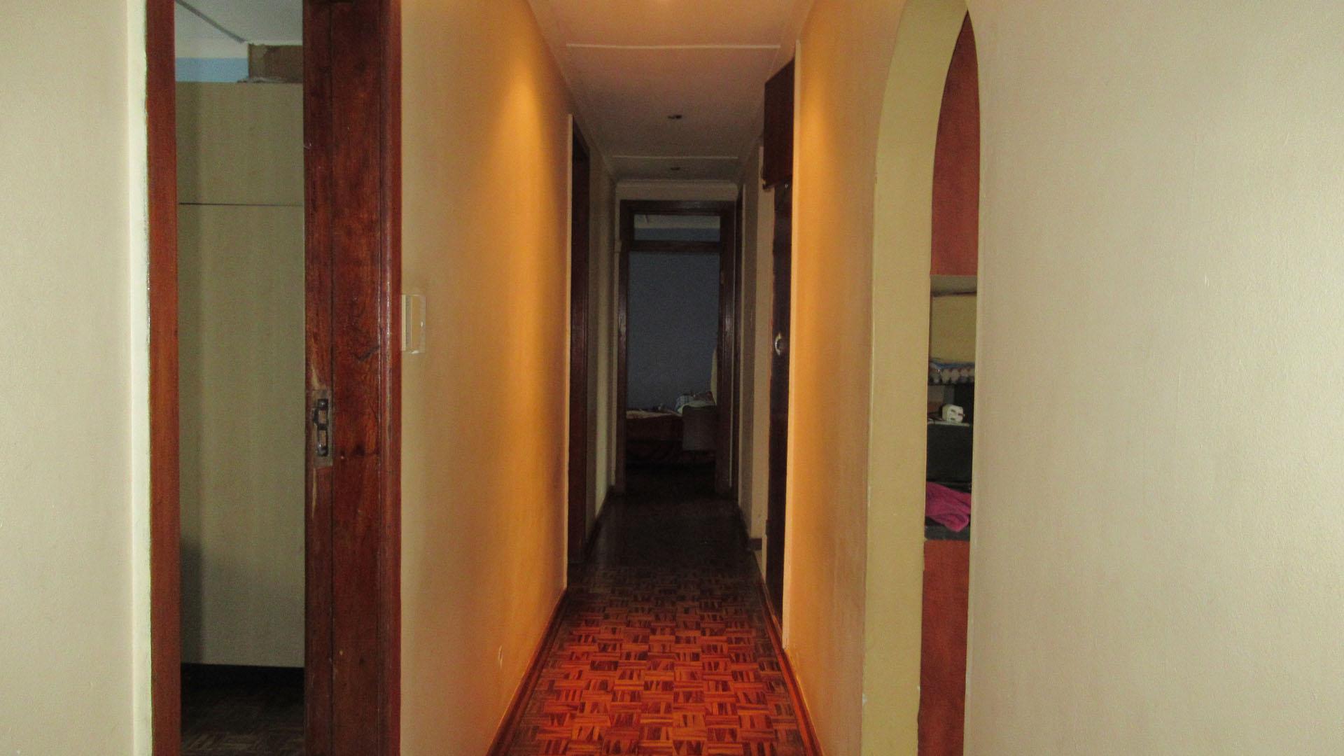 Spaces - 10 square meters of property in Silverglen