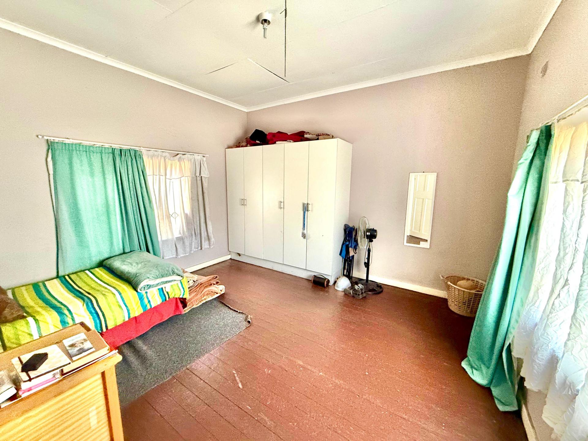 Bed Room 3 - 21 square meters of property in Turffontein