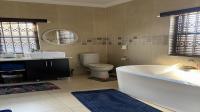 Main Bathroom - 15 square meters of property in Delmas