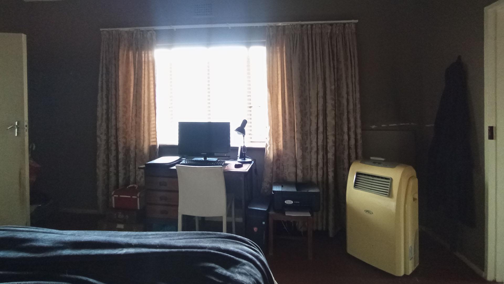 Bed Room 1 - 20 square meters of property in Capital Park