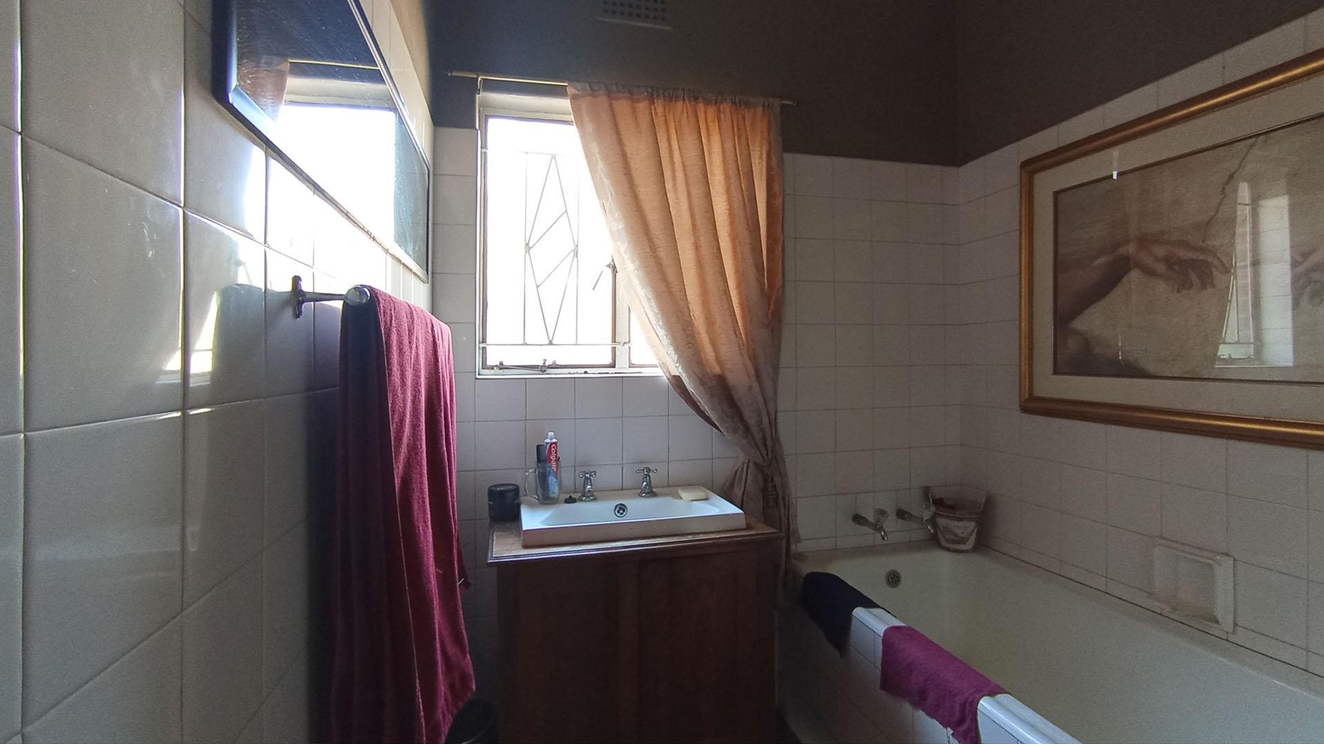 Bathroom 1 - 8 square meters of property in Capital Park