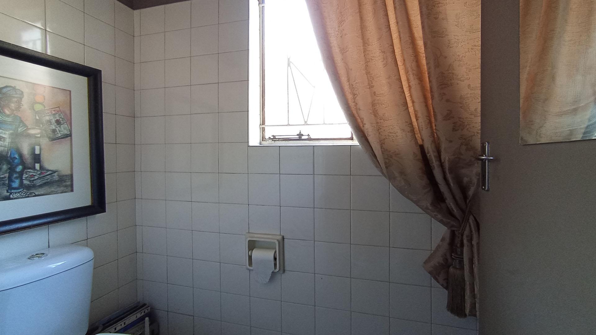 Bathroom 1 - 8 square meters of property in Capital Park