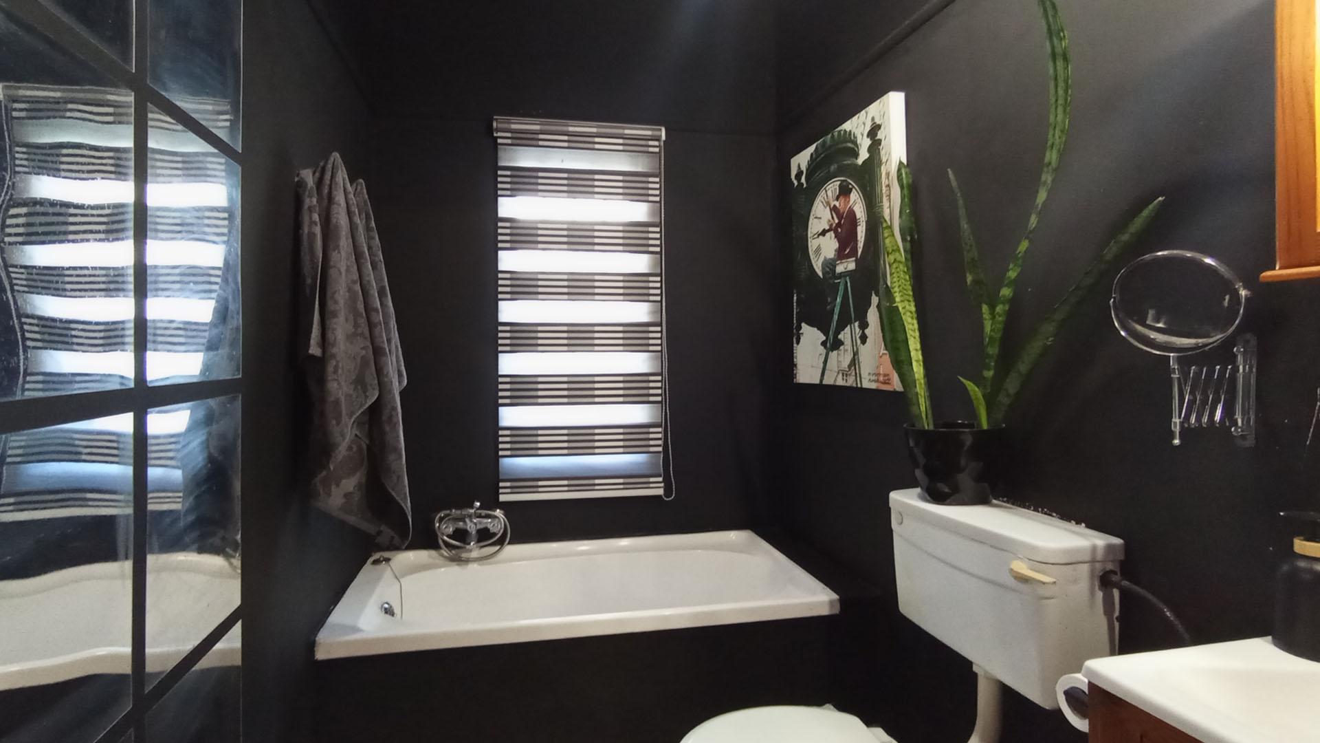 Bathroom 3+ - 4 square meters of property in Capital Park