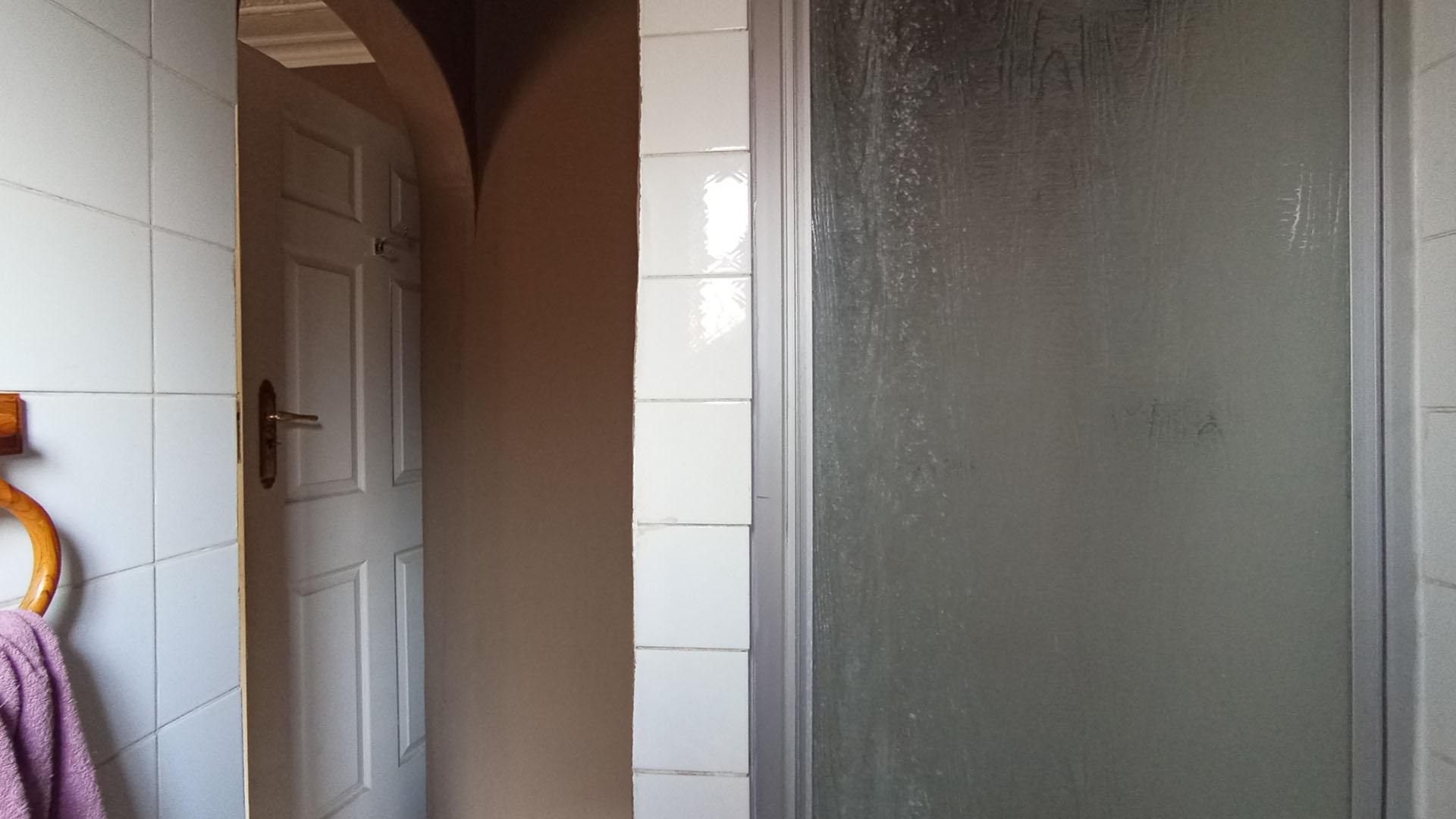 Bathroom 2 - 4 square meters of property in Capital Park