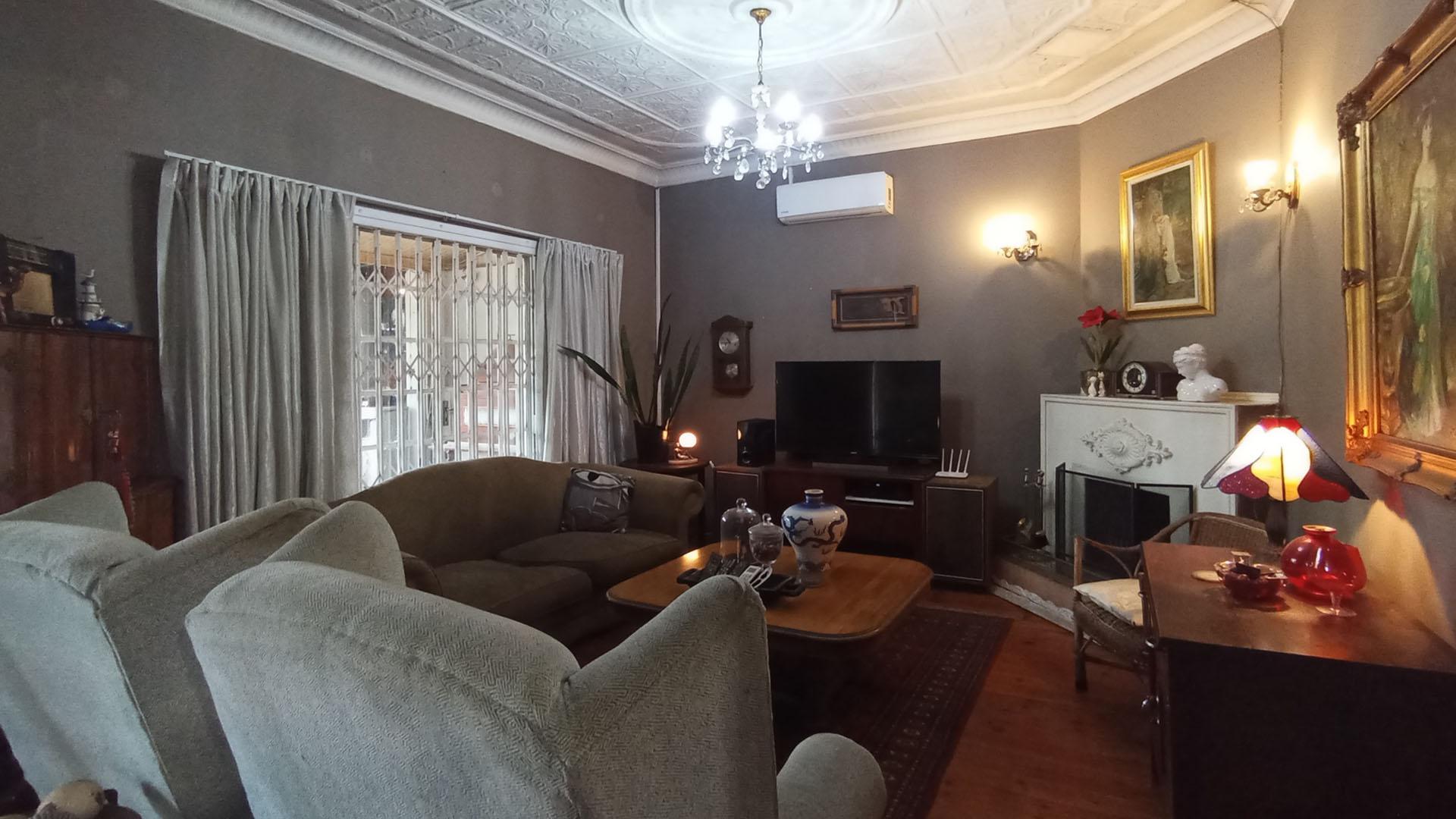 Lounges - 19 square meters of property in Capital Park