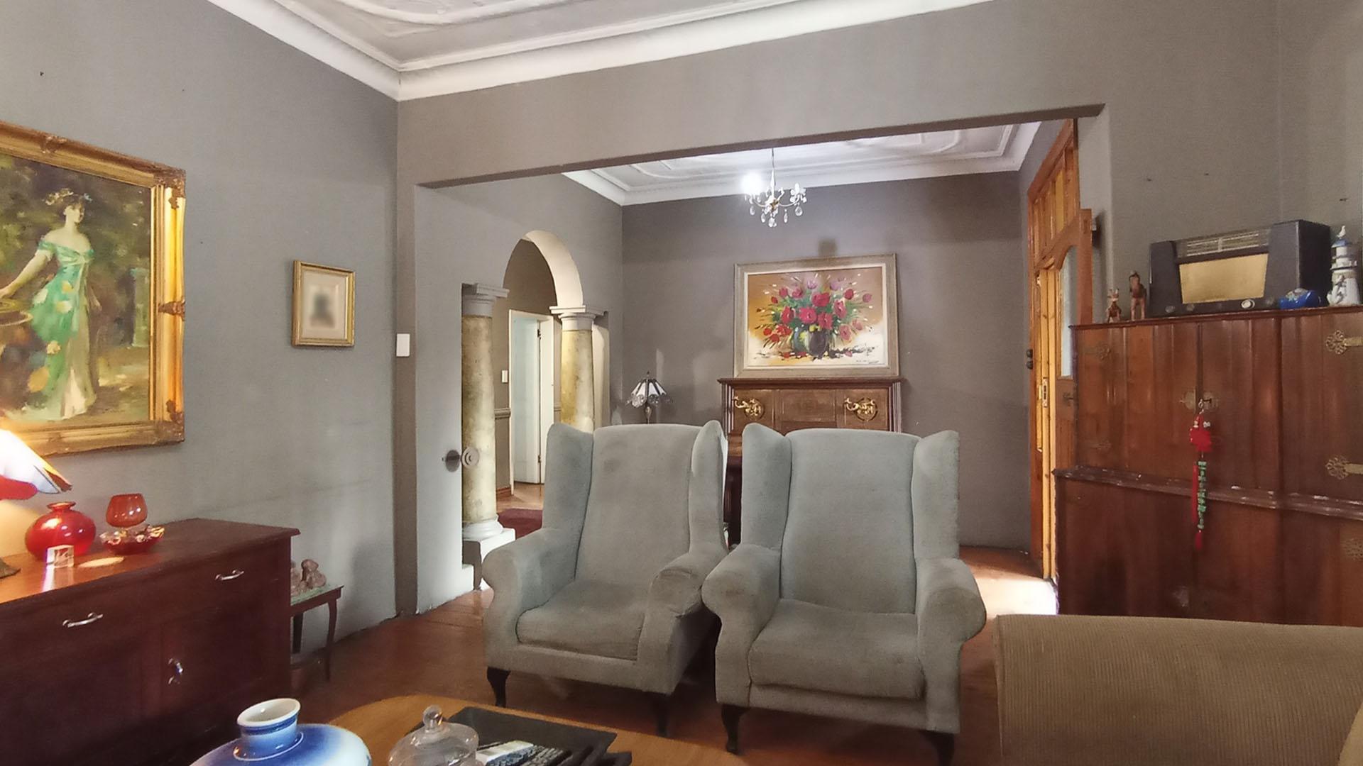 Lounges - 19 square meters of property in Capital Park