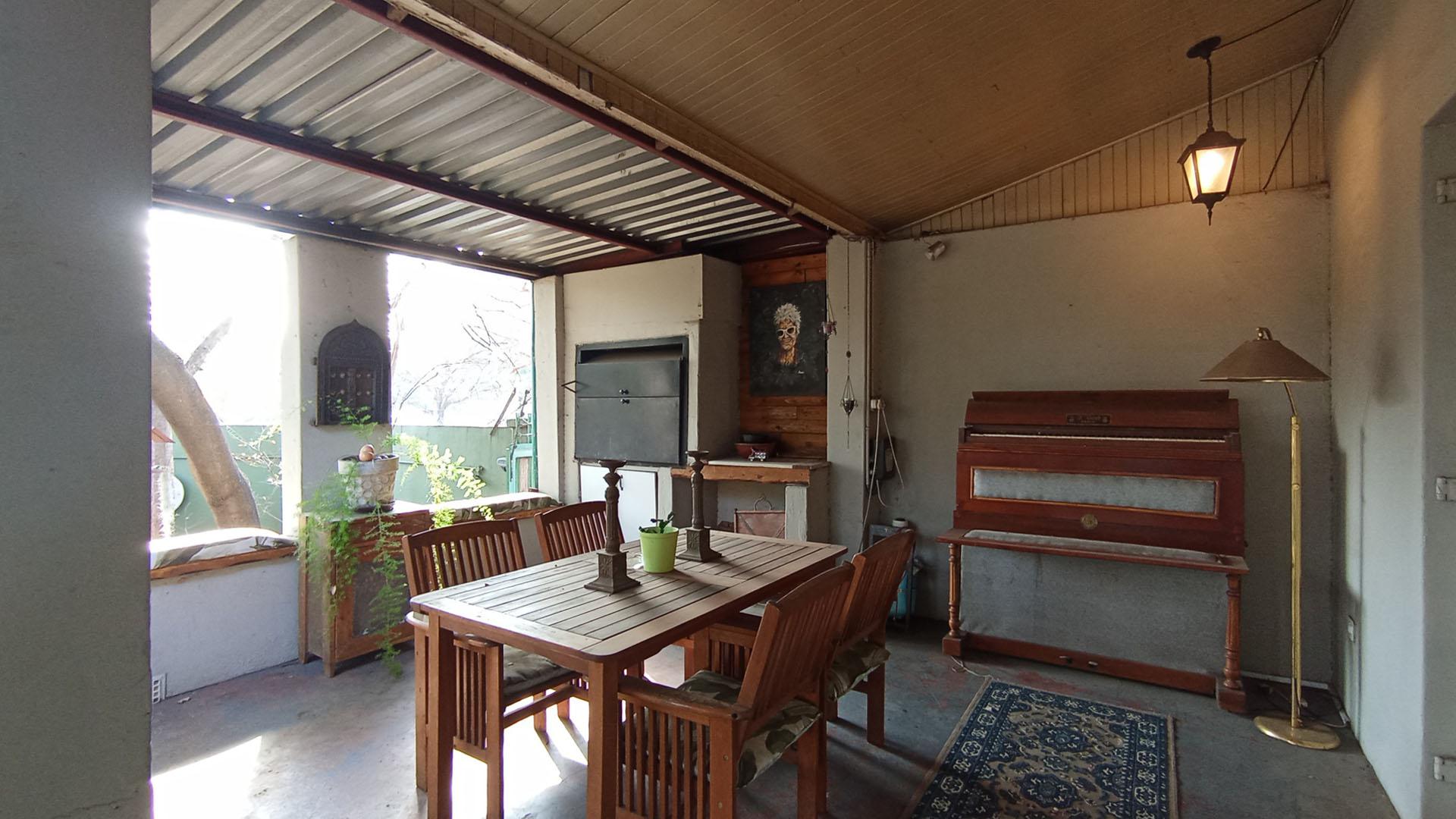 Patio - 43 square meters of property in Capital Park