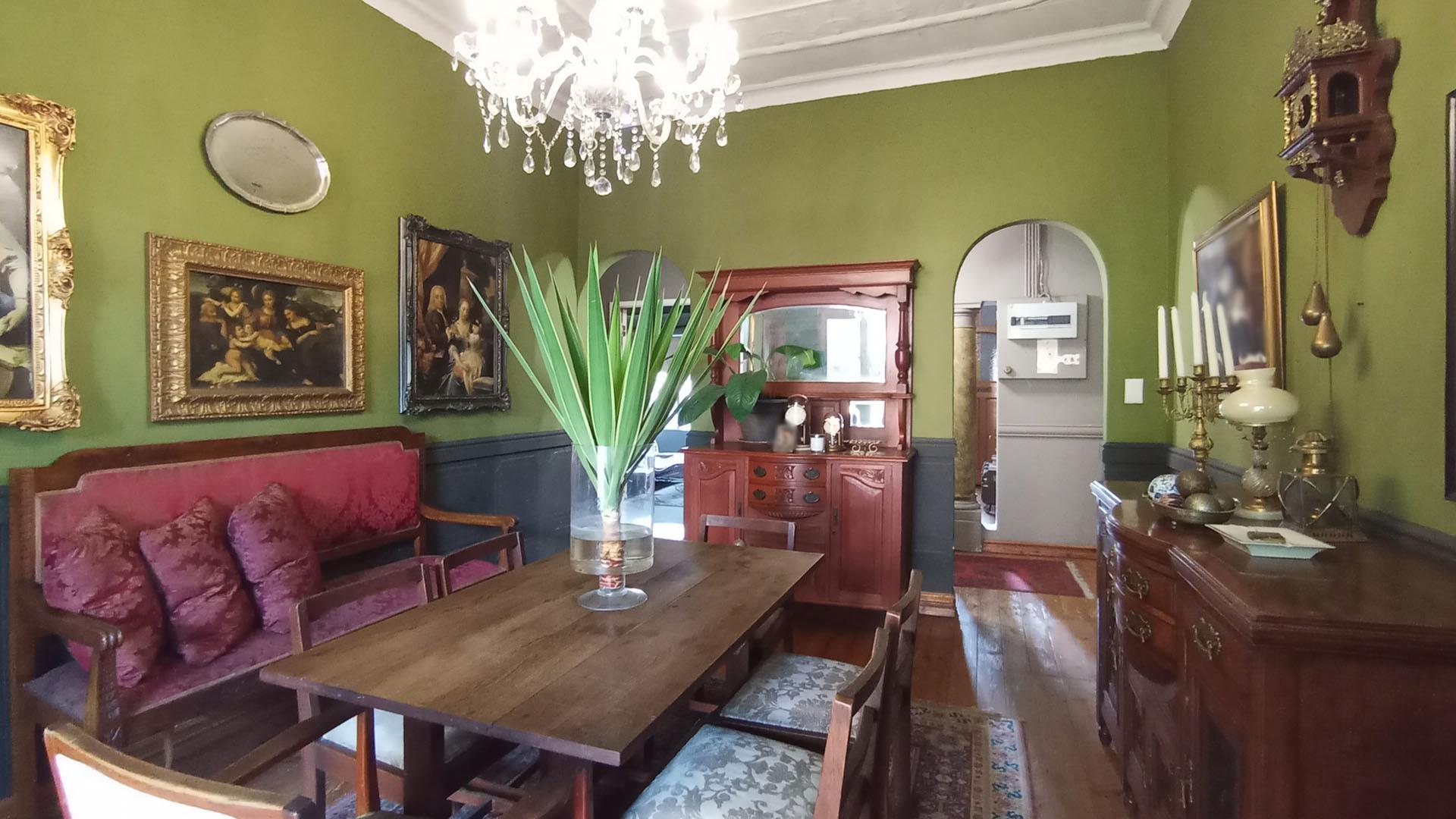 Lounges - 19 square meters of property in Capital Park