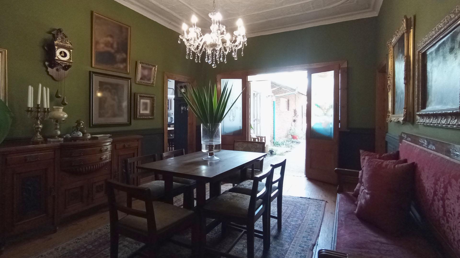 Lounges - 19 square meters of property in Capital Park