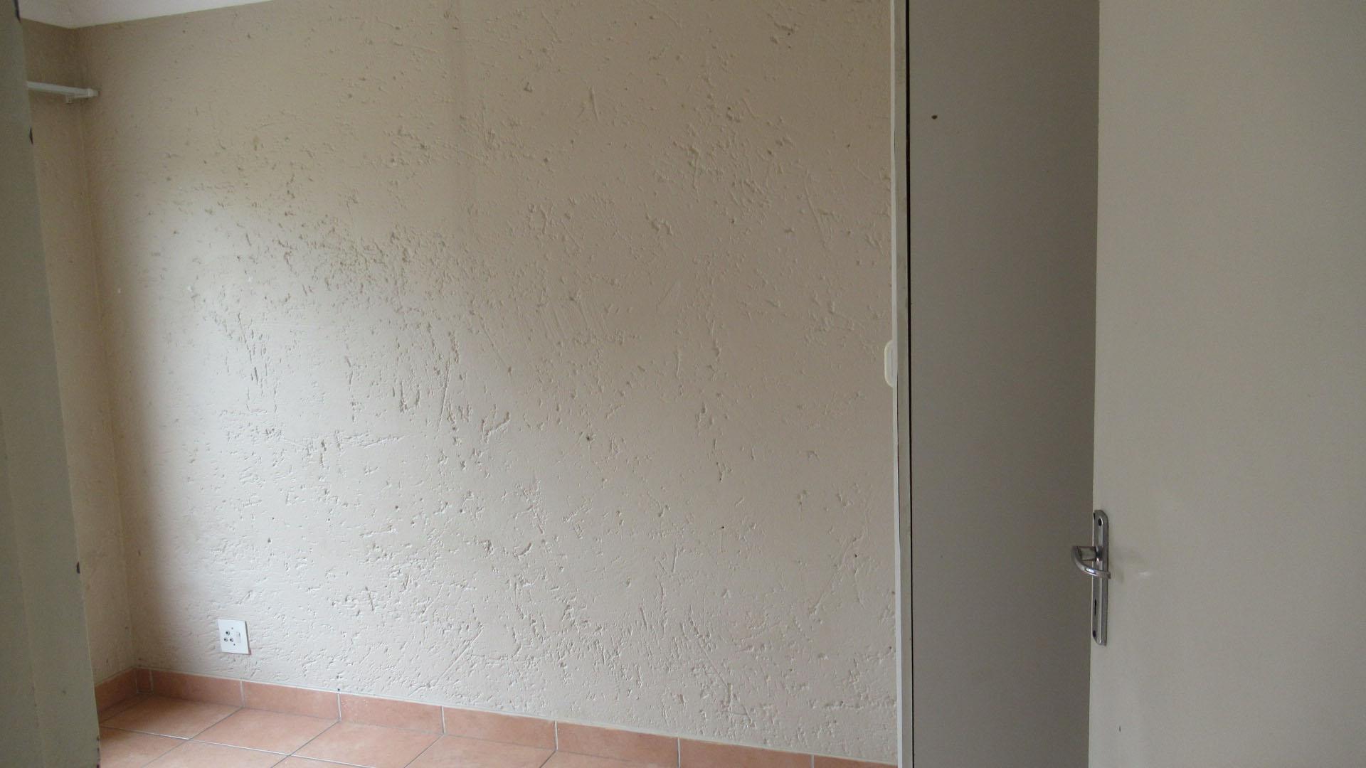 Bed Room 1 - 9 square meters of property in Glen Marais