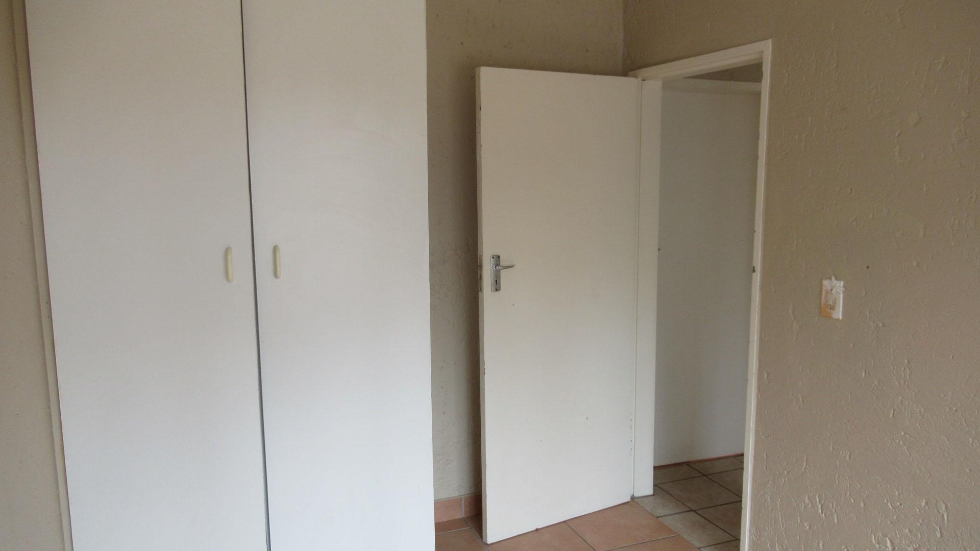 Bed Room 1 - 9 square meters of property in Glen Marais