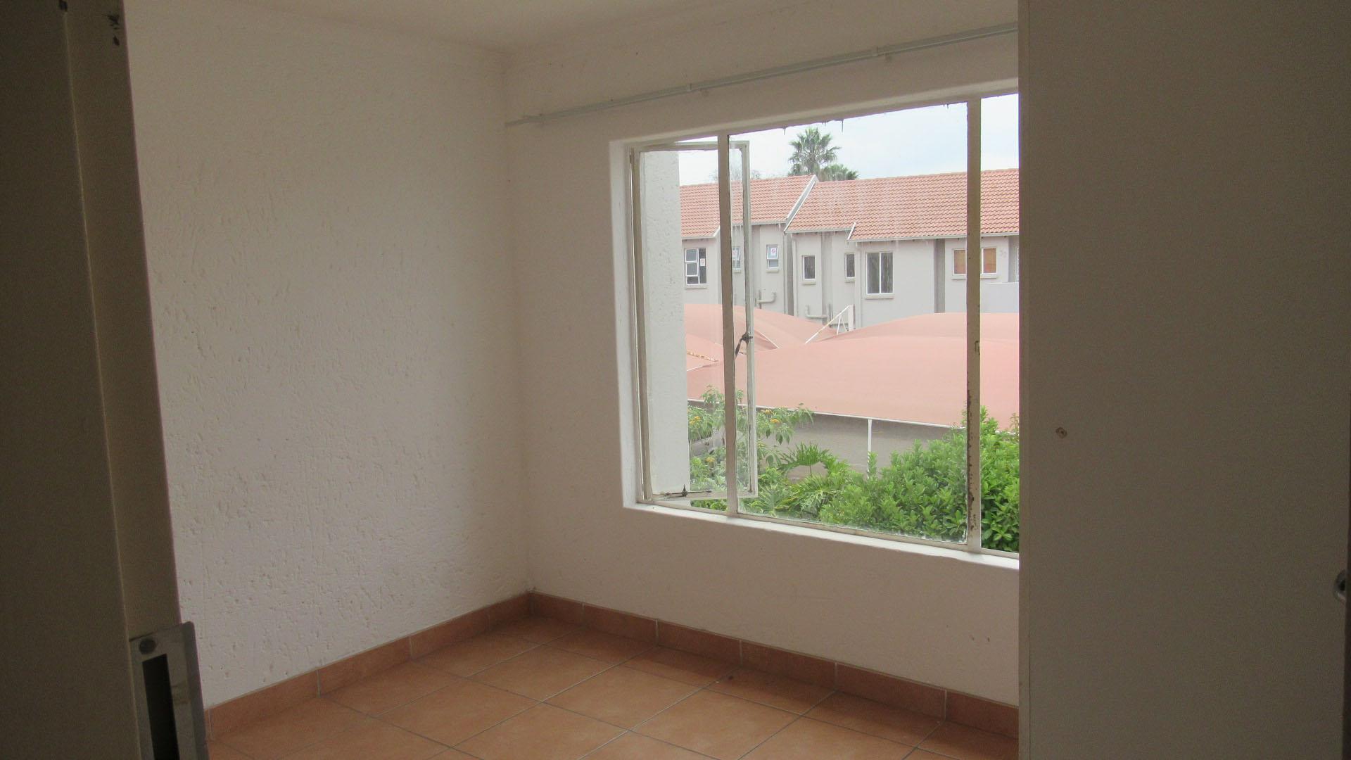 Main Bedroom - 10 square meters of property in Glen Marais