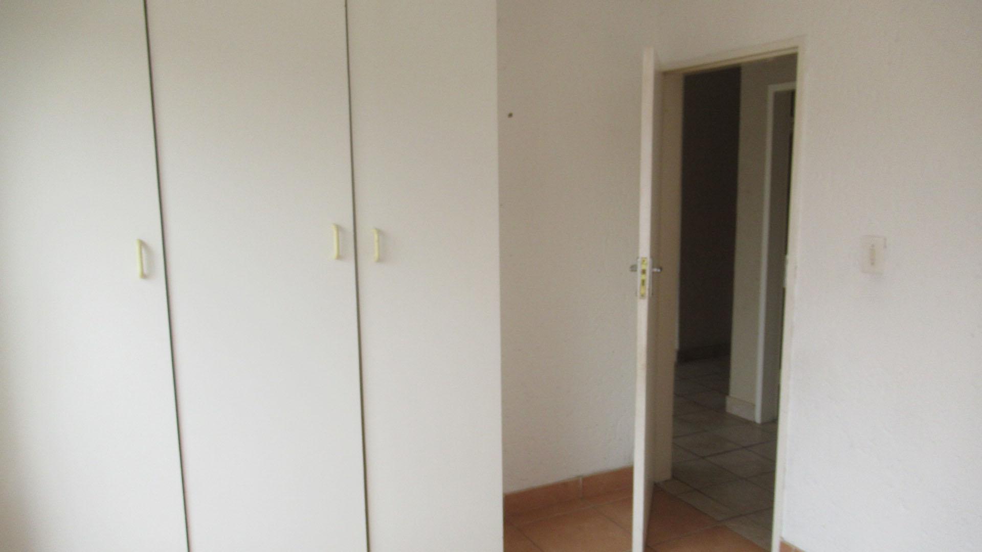 Main Bedroom - 10 square meters of property in Glen Marais