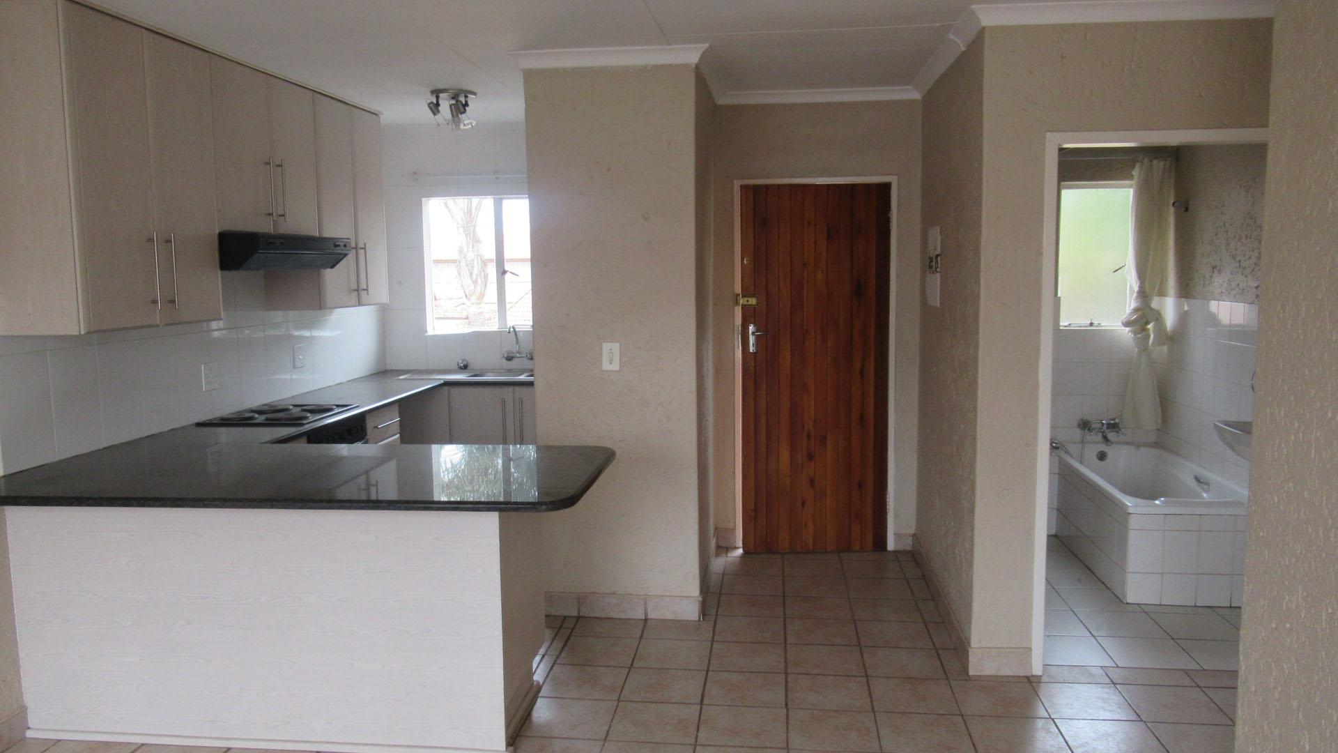 Lounges - 11 square meters of property in Glen Marais