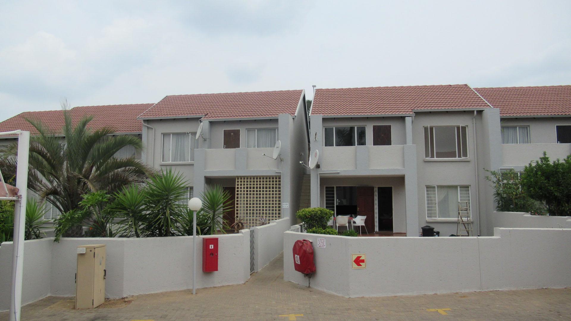 Front View of property in Glenmarais (Glen Marais)