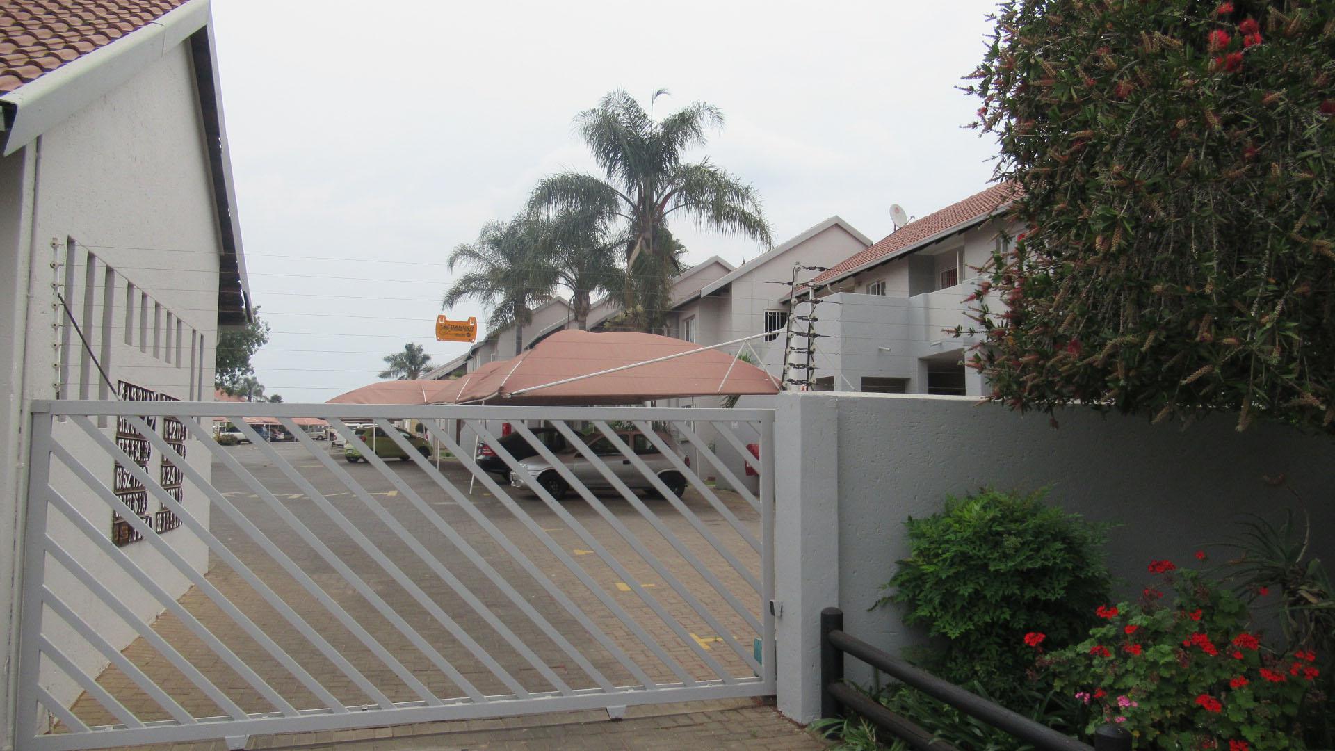 Front View of property in Glenmarais (Glen Marais)