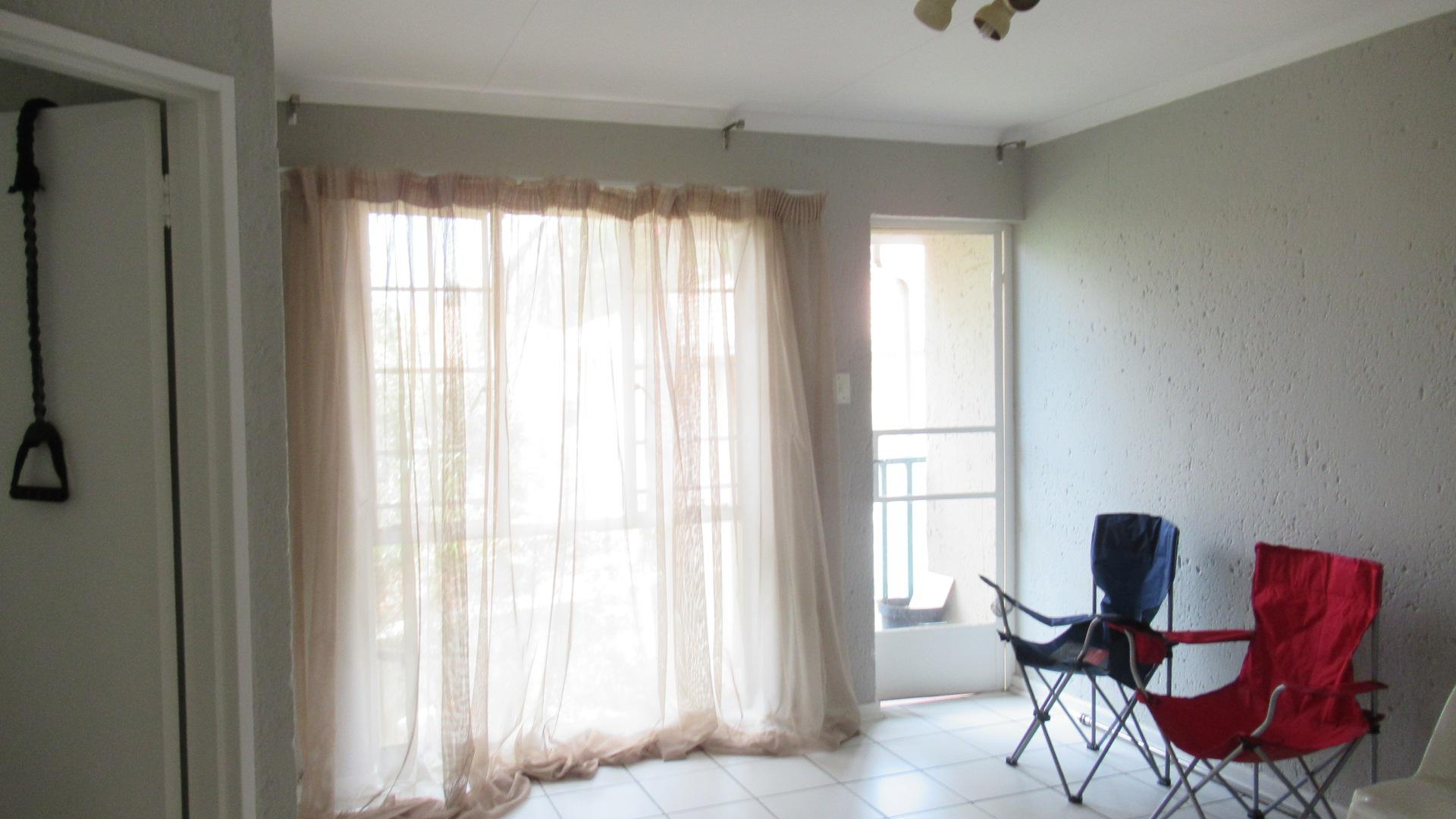 Lounges - 16 square meters of property in Vorna Valley