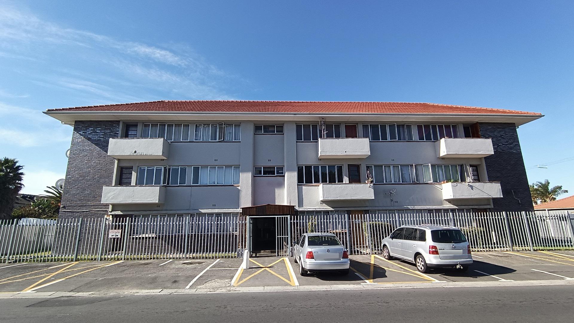 Front View of property in Parow Central
