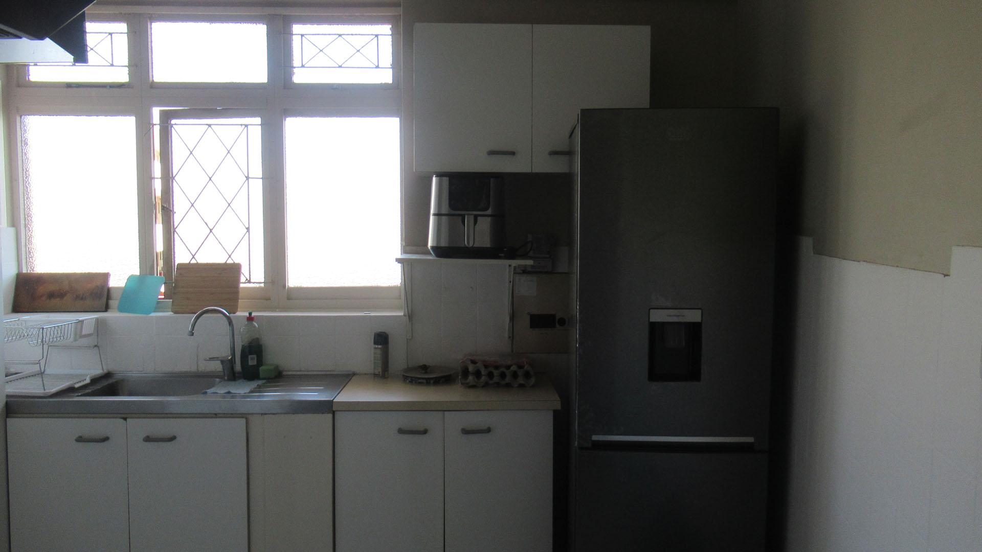 Kitchen - 9 square meters of property in Amanzimtoti 