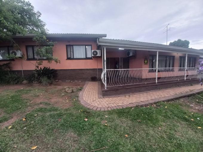 4 Bedroom House for Sale For Sale in Yellowwood Park MR53