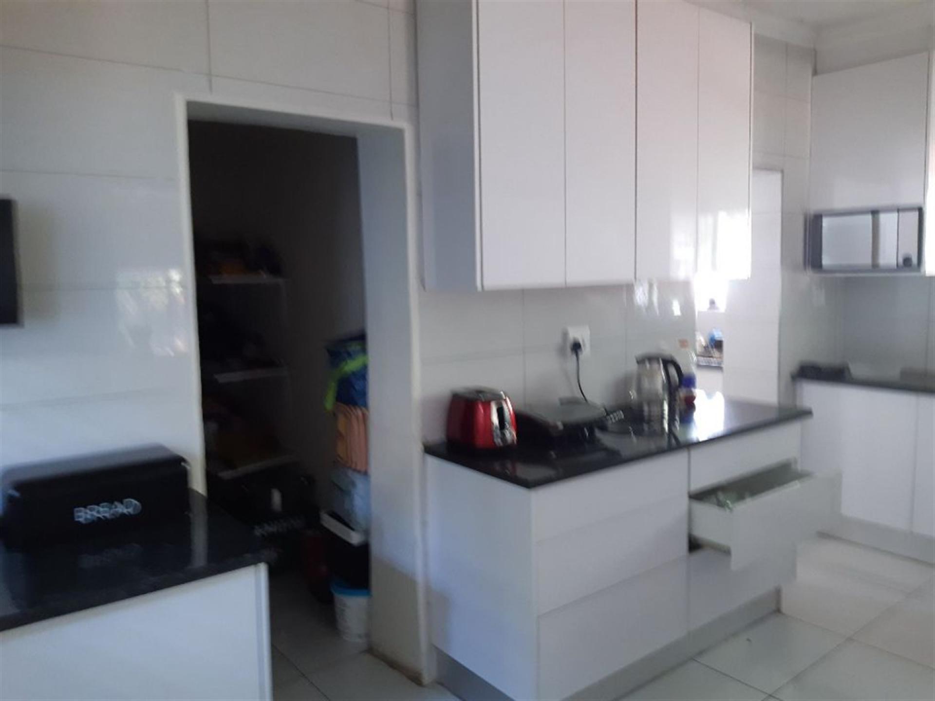 Kitchen of property in Savoy Estate 