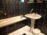 Bathroom 1 of property in Savoy Estate 