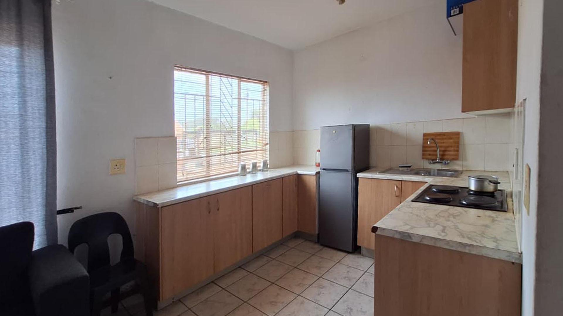 Kitchen - 9 square meters of property in Greenhills