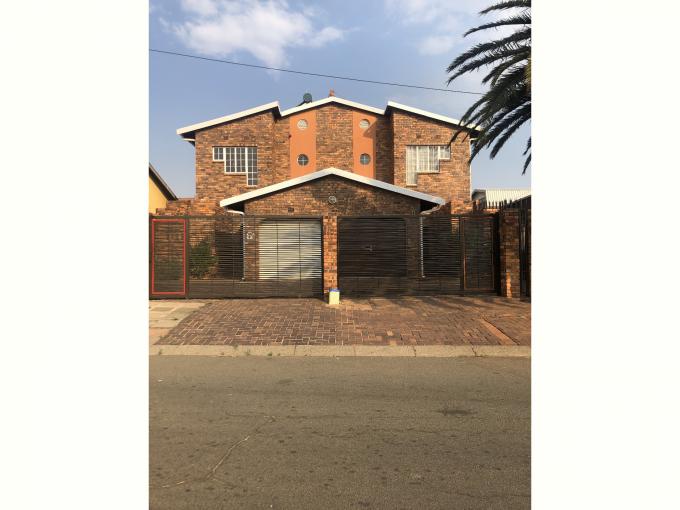 6 Bedroom House for Sale For Sale in Newclare - MR536164