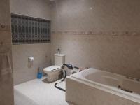 Main Bathroom - 12 square meters of property in Bakerton
