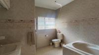 Bathroom 3+ - 29 square meters of property in Bakerton