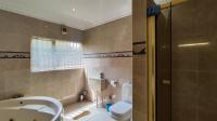 Main Bathroom - 12 square meters of property in Bakerton
