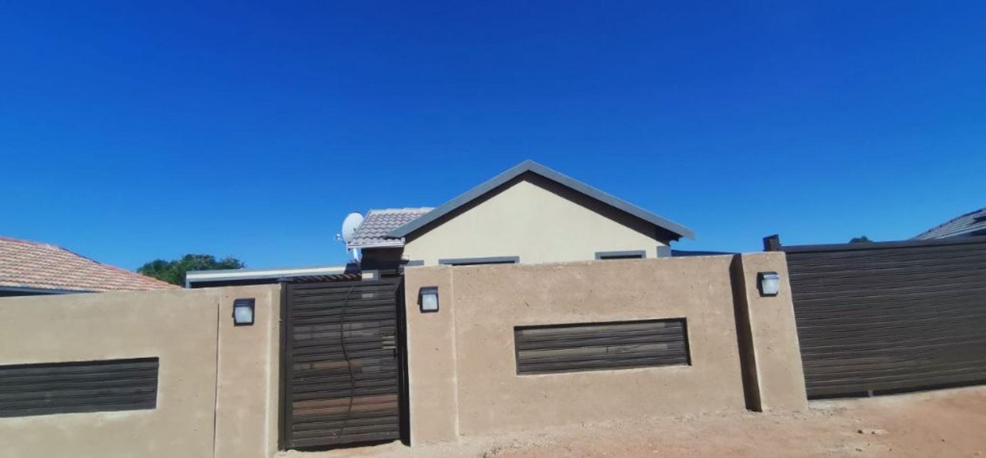 Front View of property in The Orchards