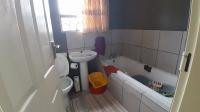 Bathroom 1 of property in The Orchards