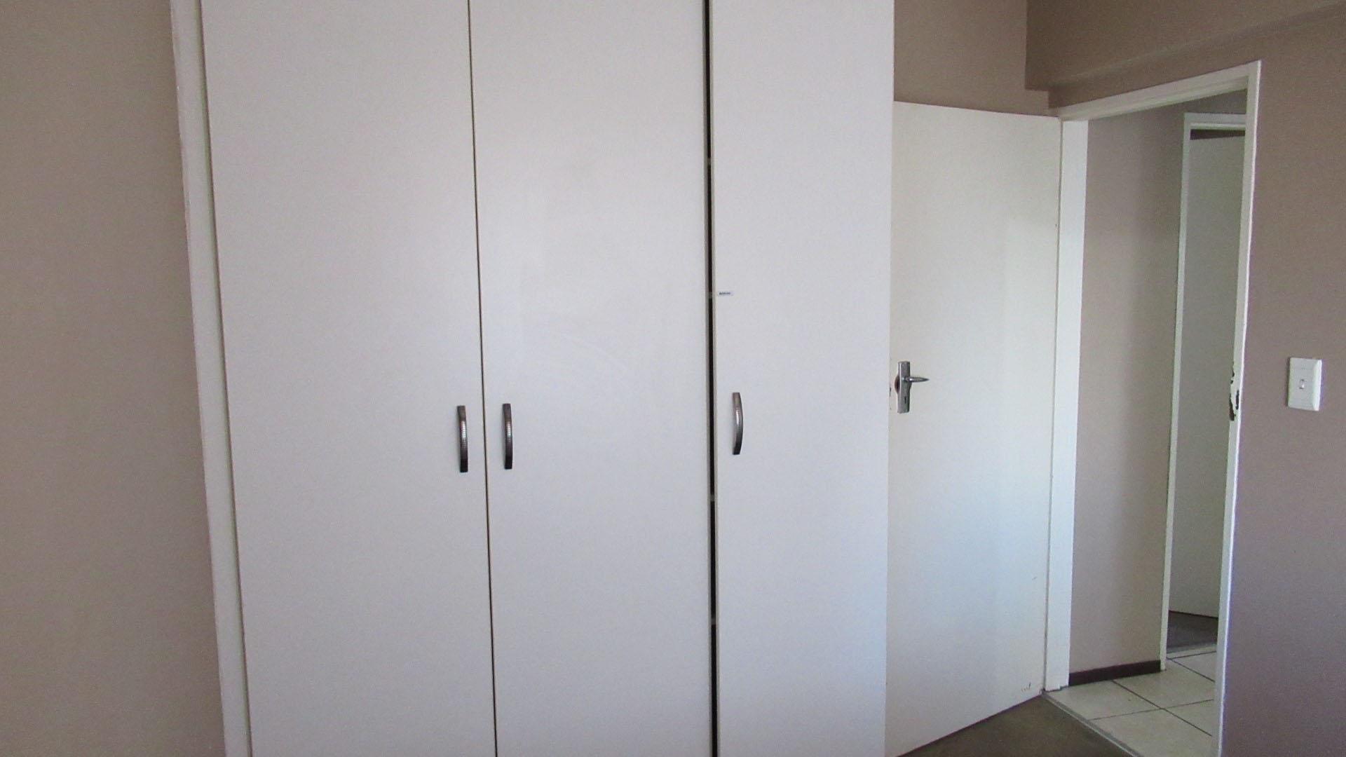 Bed Room 1 - 11 square meters of property in Bardene