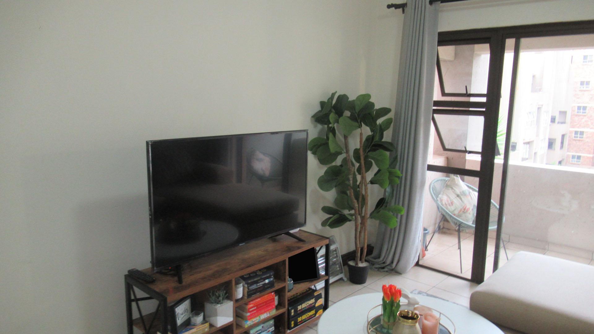 Lounges - 21 square meters of property in Ferndale - JHB