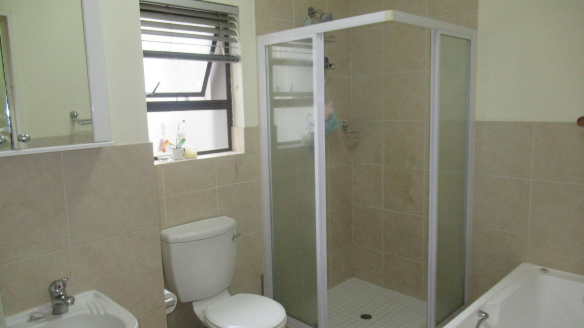 Bathroom 1 - 8 square meters of property in Ferndale - JHB
