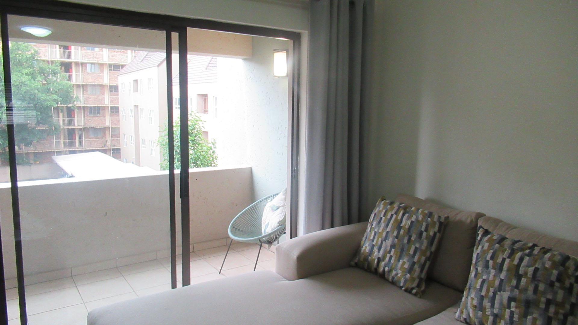 Lounges - 21 square meters of property in Ferndale - JHB