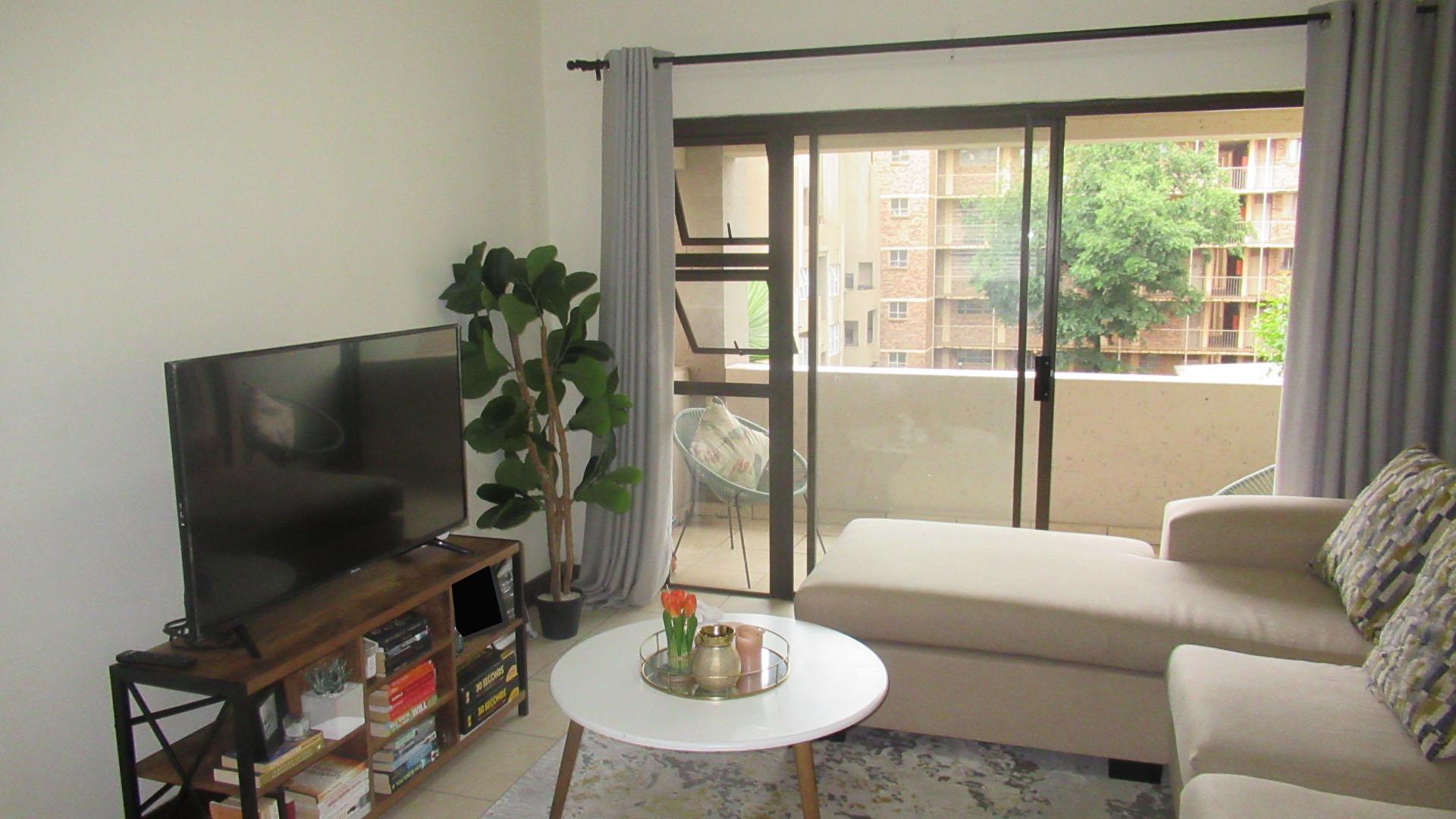 Lounges - 21 square meters of property in Ferndale - JHB
