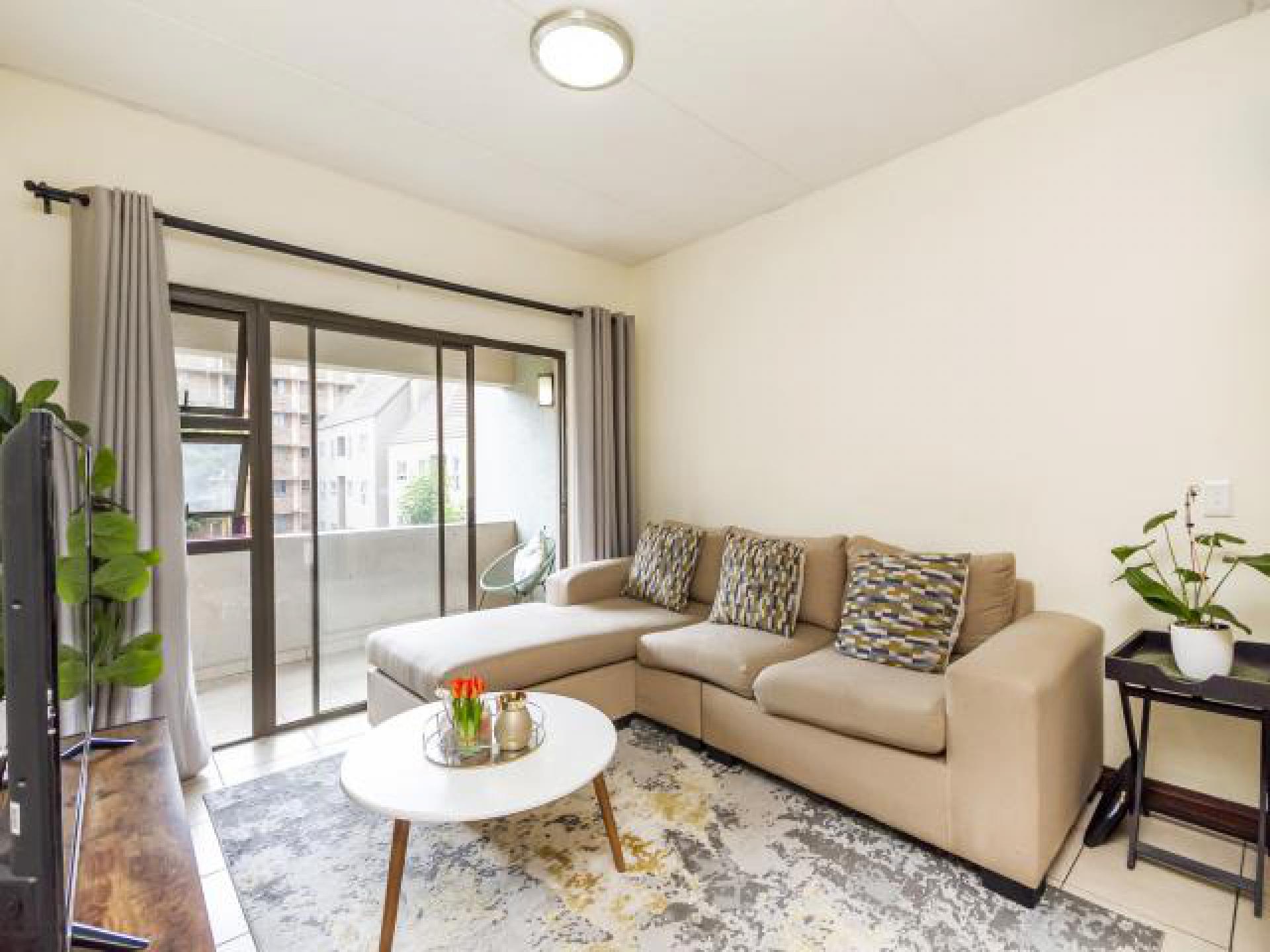 Lounges - 21 square meters of property in Ferndale - JHB