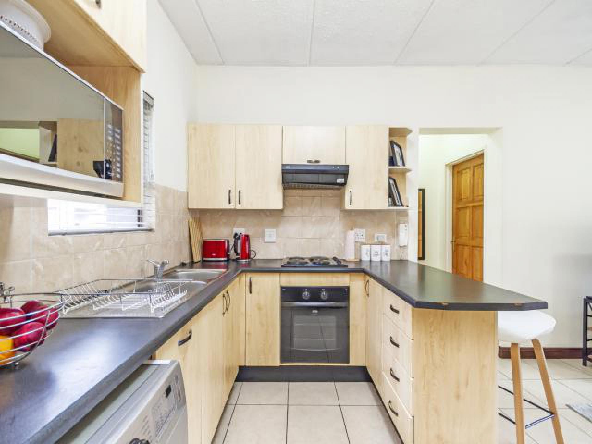 Kitchen - 10 square meters of property in Ferndale - JHB